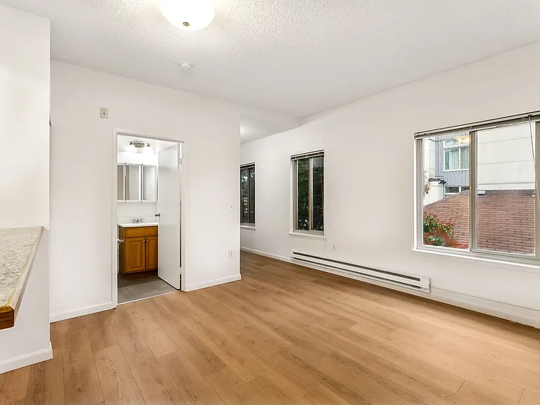 Pine Street Apartments — Photo 2