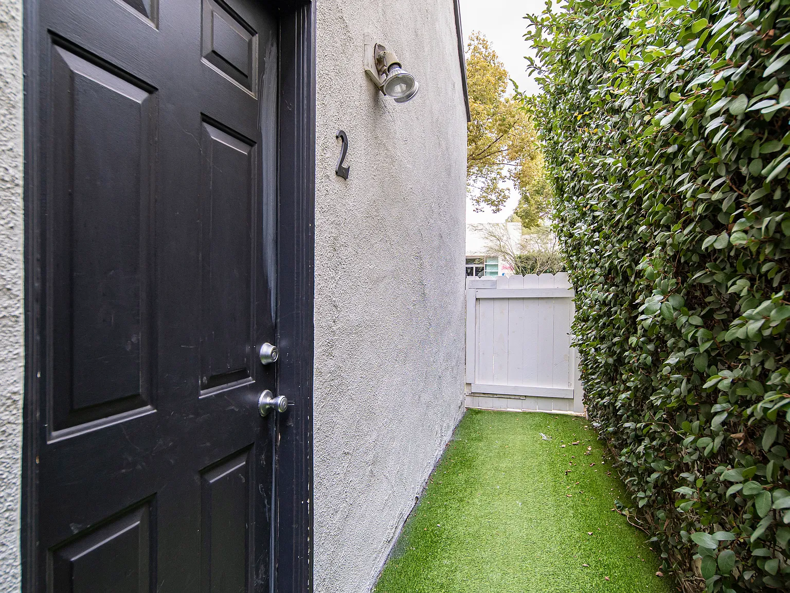 2 bed, 1050 sqft, $4,100 — Photo 2