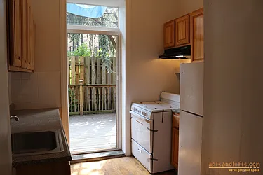 Rented by aptsandlofts.com