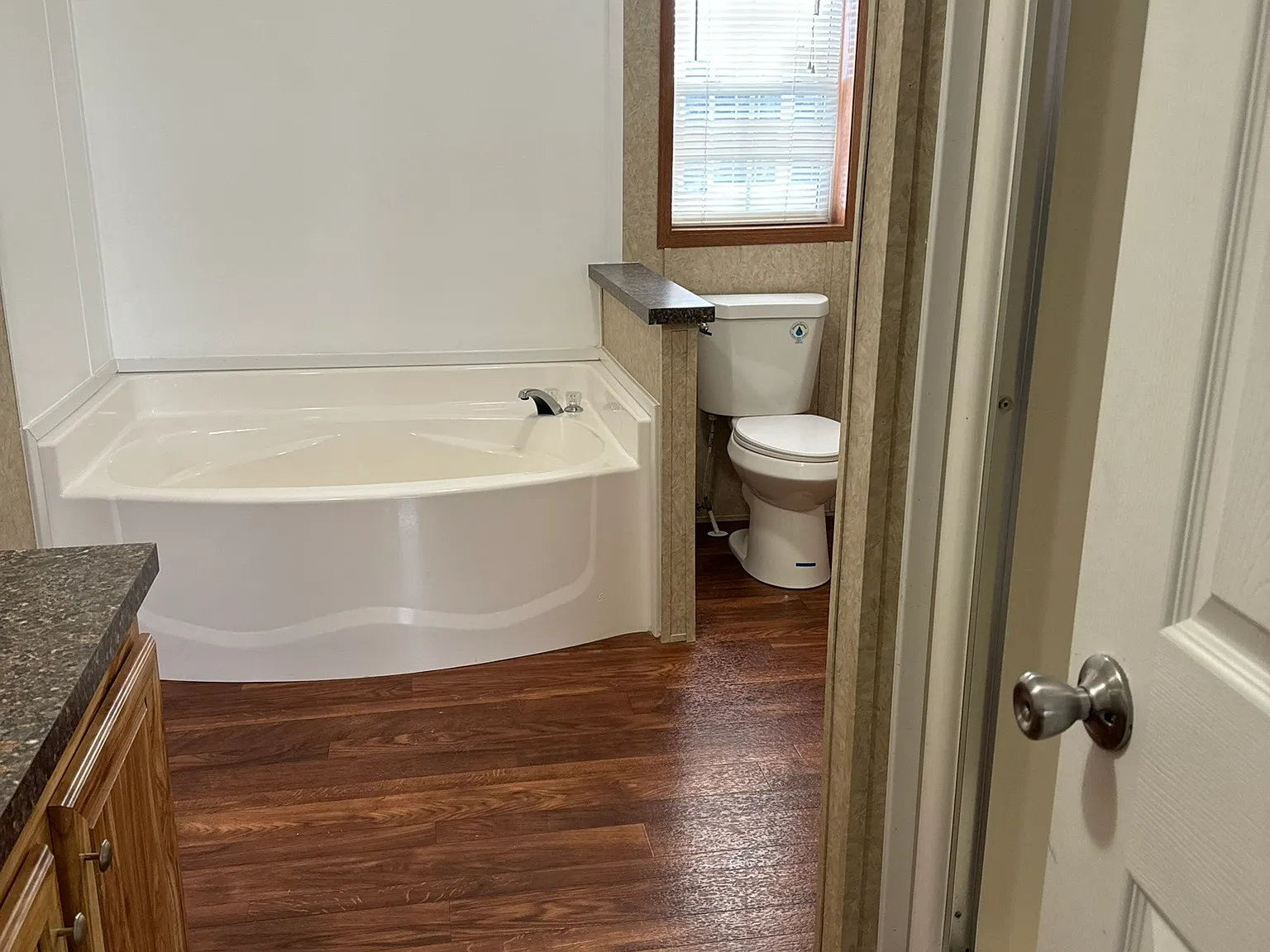 2 bed, 1280 sqft, $2,099 — Photo 4