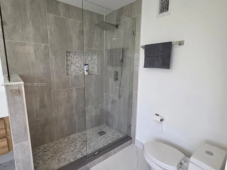 305 SE Airoso Blvd — Photo 45