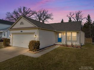 7031 Oakridge Dr, Ypsilanti, MI 48197