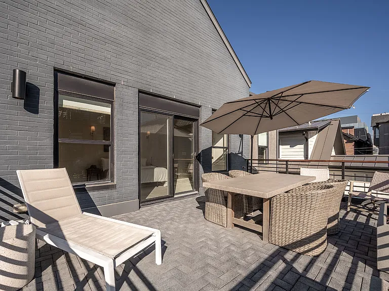598 Lathrop St — Photo 30