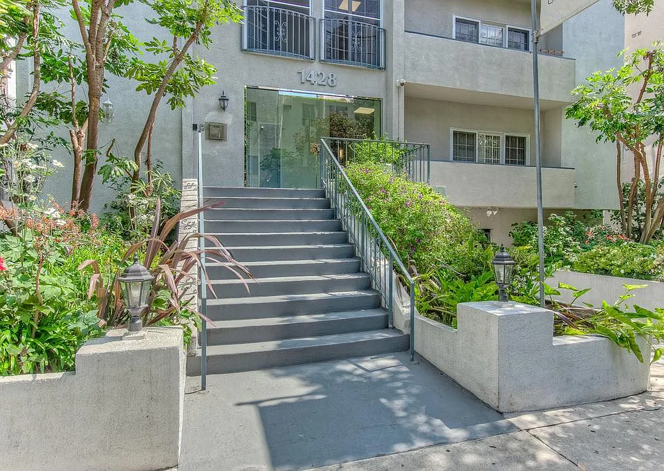 1428 Kelton Ave