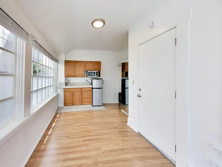 628 Waverly St #E — Photo 3