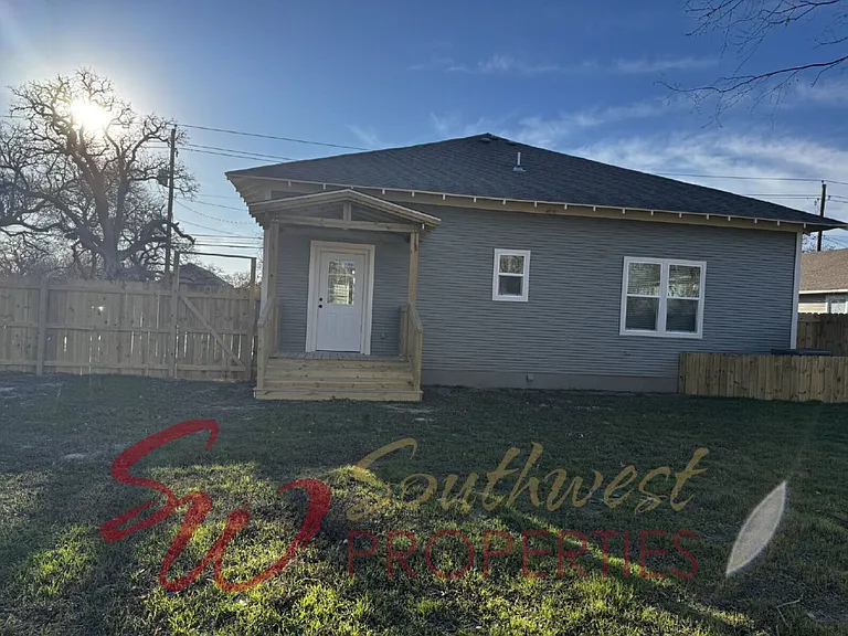 939 W Frey St — Photo 16