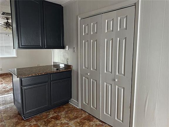 5th image of 928 Avenue B #A