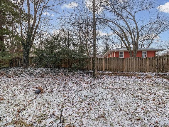 4th image of 17 Wea Oaks Dr