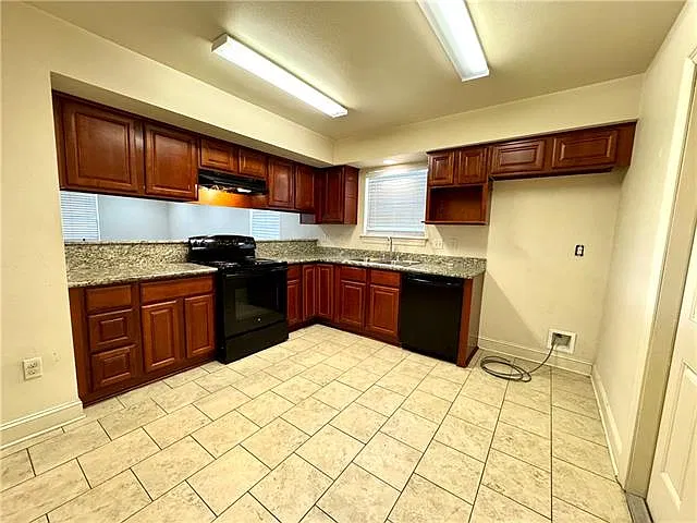 2 bed, 2.5 bath, 1400 sqft, $1,700 — Photo 3