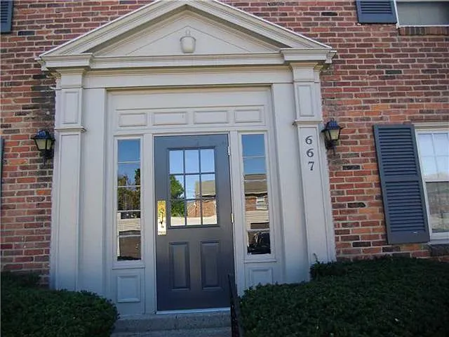 667 Robinwood Dr APT A photo 1