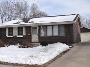 126 37th Ave NW, Rochester, MN 55901