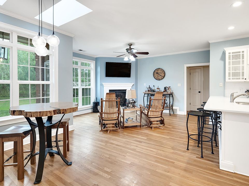 13th image of 1095 Culbreath Rd