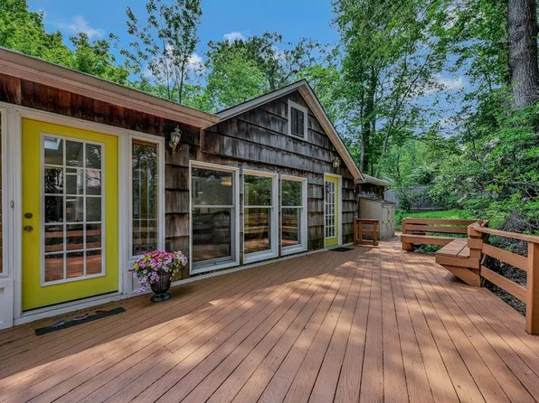 10 Maple Avenue, Setauket, NY 11733