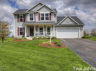 9340 Crest Circle Dr NE, Rockford, MI 49341