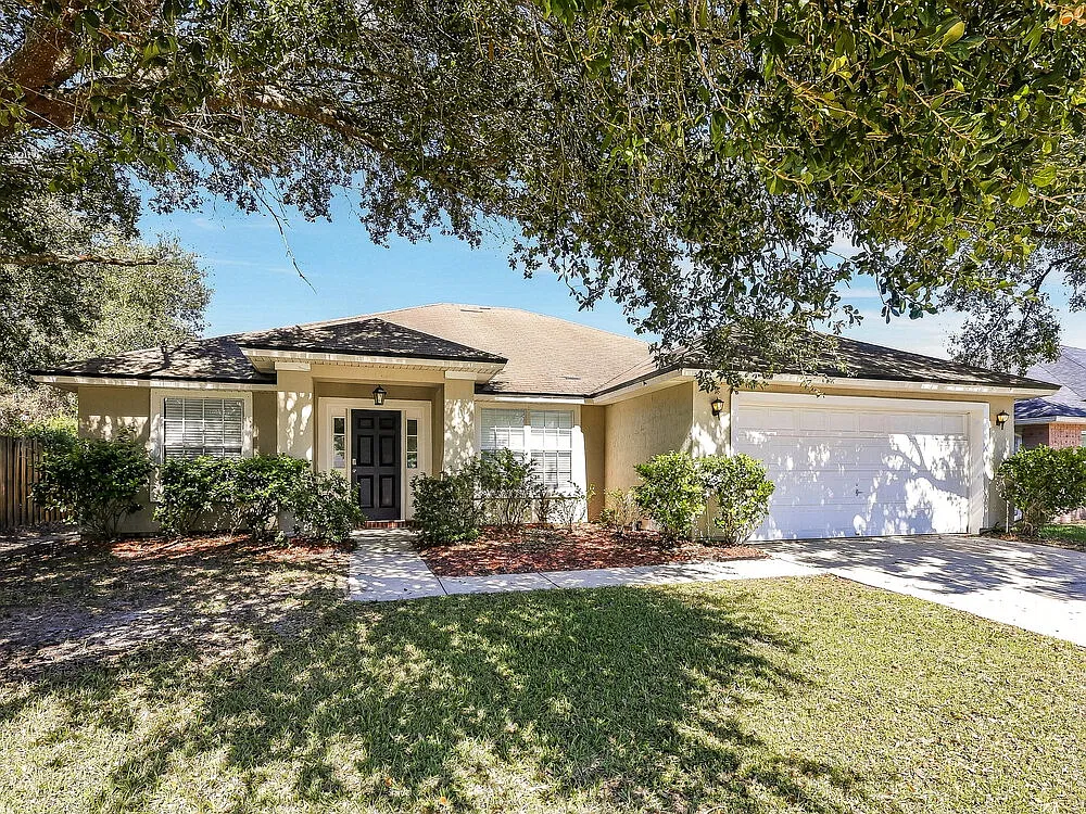 4 bed, 2.0 bath, 1799 sqft, $2,015 — Photo 3