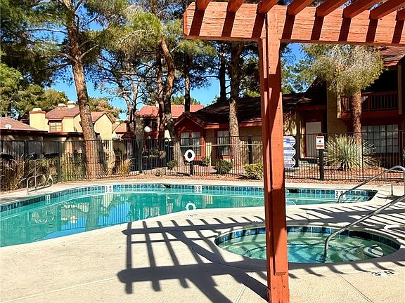 2nd image of 2347 Pickwick Dr
