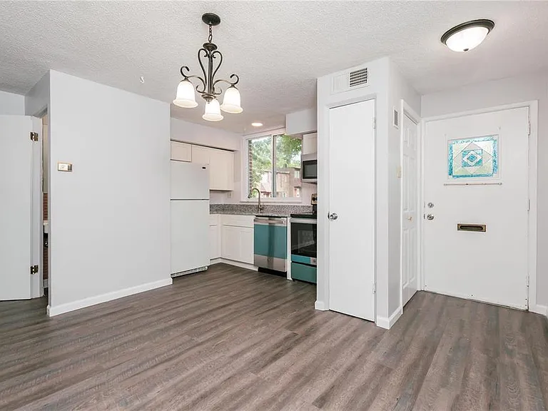 17 Tower Hill Ct — Photo 6