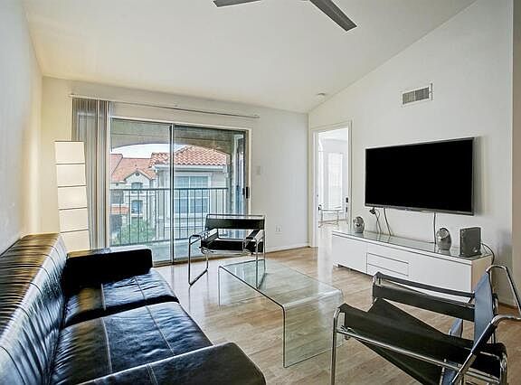 4th image of 3231 Allen Pkwy #2131