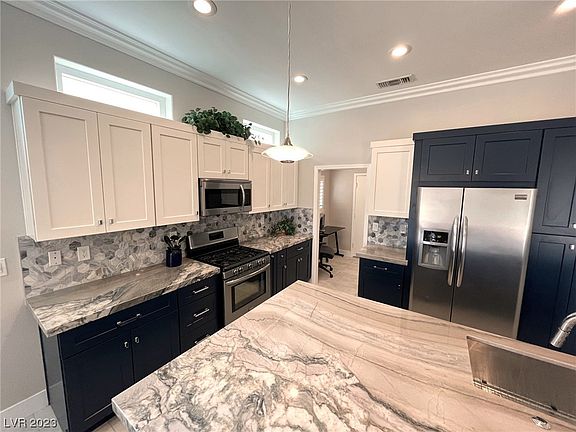 4th image of 2736 Tumble Brook Dr