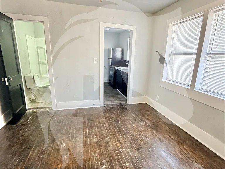 334 S Pine St — Photo 5