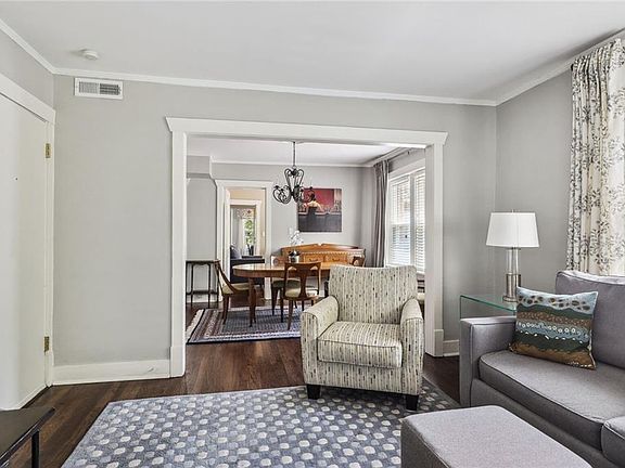 4th image of 5131 Wyandotte St #4