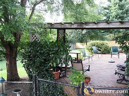 Brick patio w/pergola