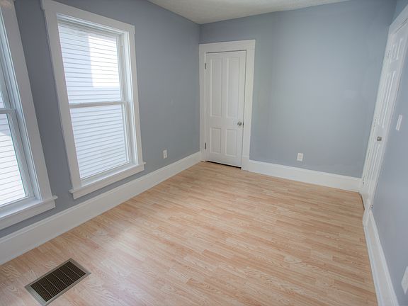 5th image of 1173 E Rich St