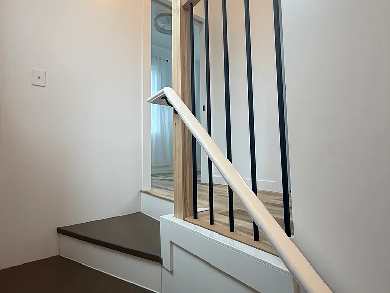 290 Monmouth Ave S — Photo 23