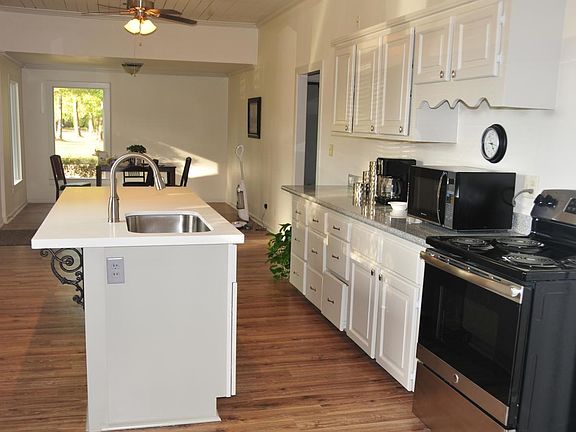 Double countertop granite and quartz