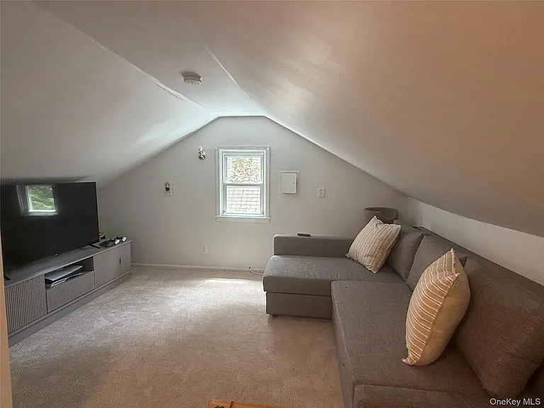 19 Cotswold Dr — Photo 16