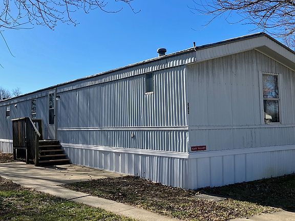 2nd image of 3323 Iowa St #442