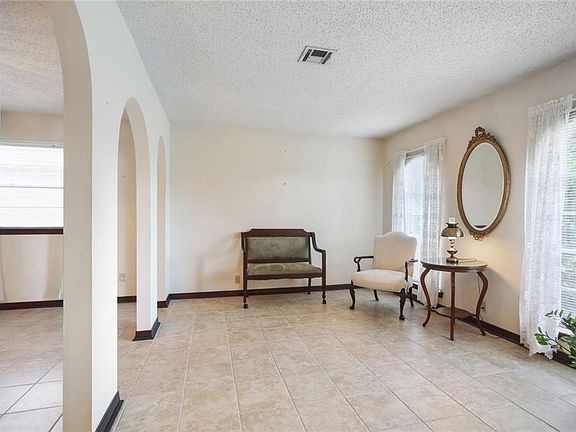 3rd image of 1813 Satsuma Ave