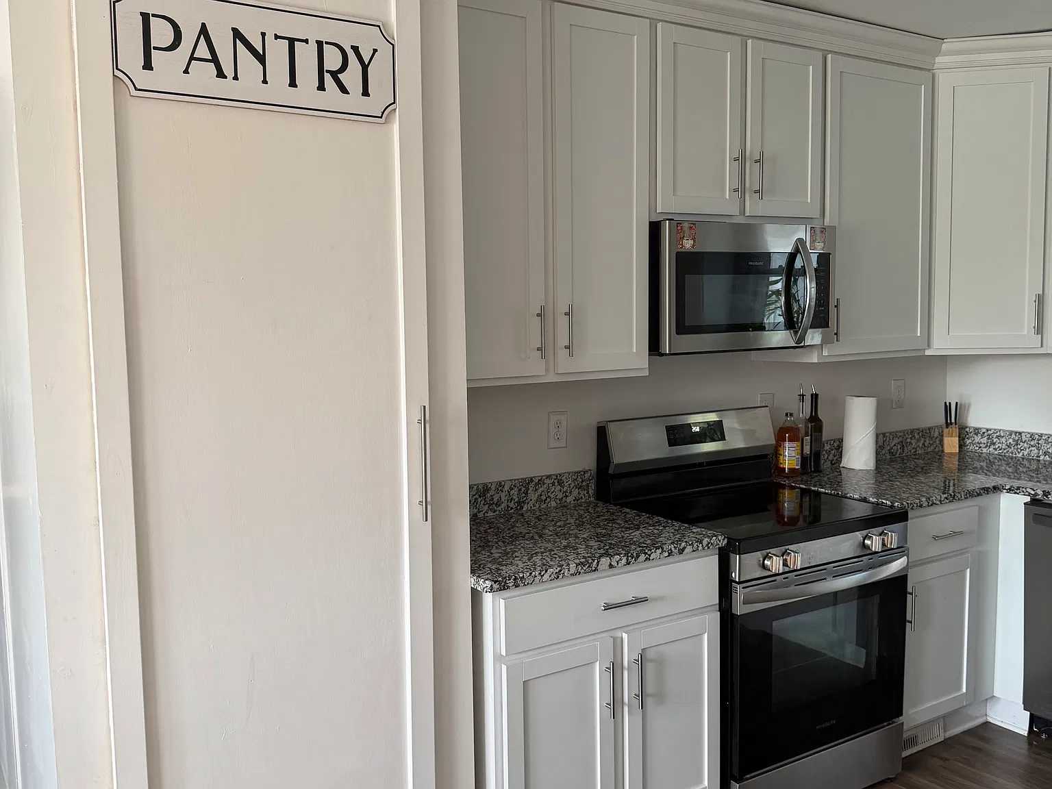 4 bed, 2.5 bath, 2200 sqft, $2,600 — Photo 3