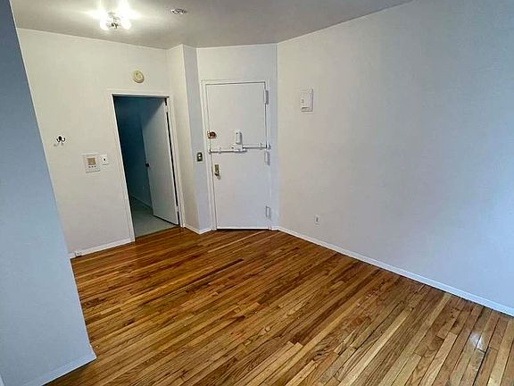 3rd image of 167 E 77th St #14A