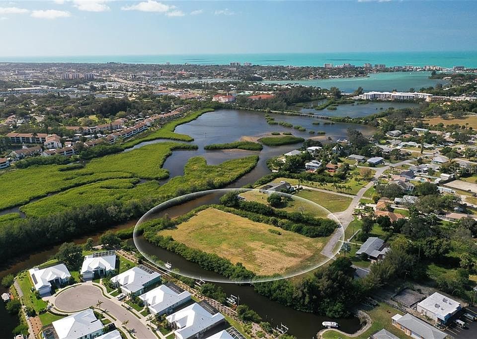 1st image of Roberts Bay Dr