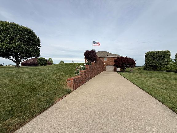 4th image of 700 Carolina Ct