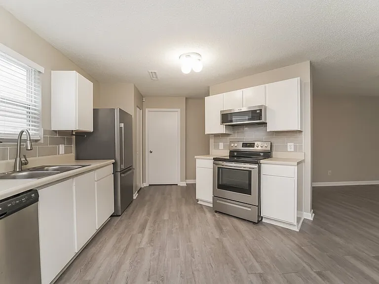 7054 Sycamore Grove Ct — Photo 8