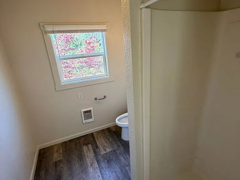 560 1/2 W Ash St — Photo 13