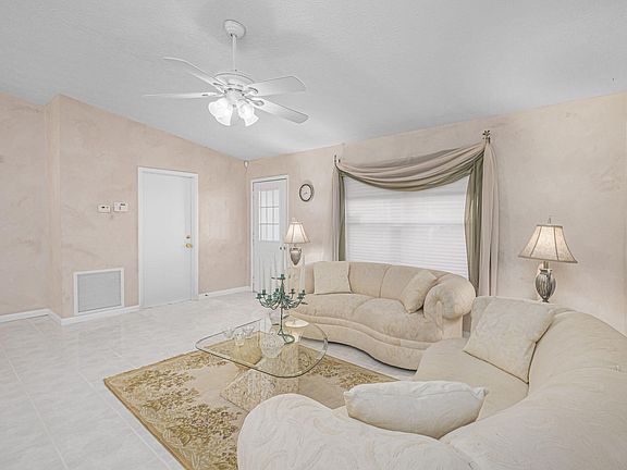 4th image of 426 SW Exmore Avenue