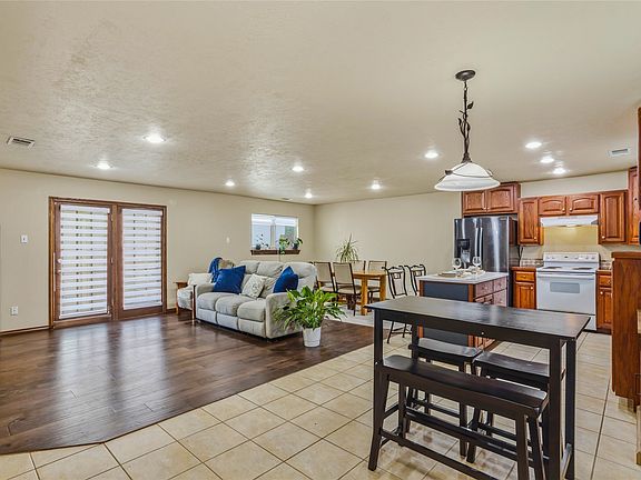 4th image of 1514 Bay Shore Dr