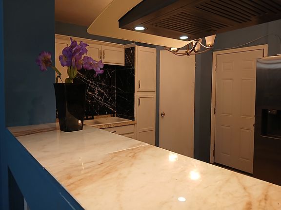 4th image of 1304 Dewey Ln
