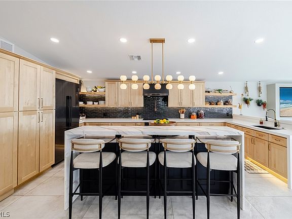 5th image of 3907 SE 21st Pl