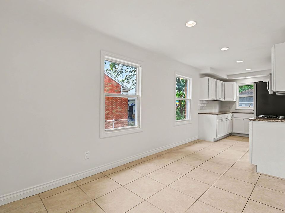 23051 Majestic St, photo 12