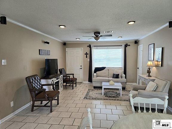3rd image of 100 Davis Ln