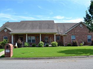 812 Cedar Creek Cir, Bonham, TX 75418