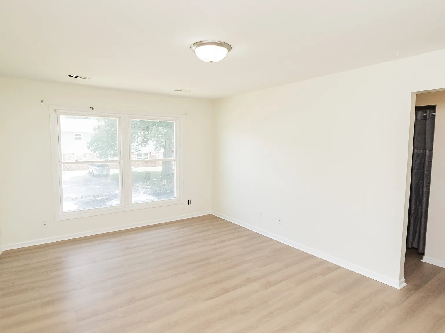 2 bed, 890 sqft, $1,245 — Photo 4