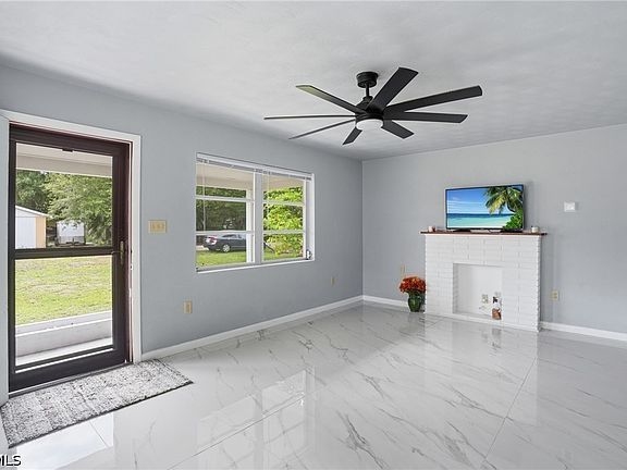 3rd image of 372 Altamont Ave