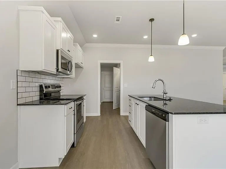 460 Willow Dr — Photo 6