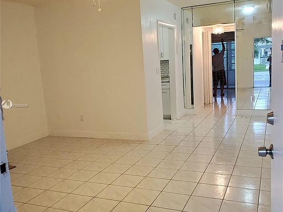 2nd image of 100 NW 204th St APT 6