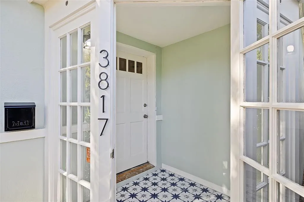 2 bed, 1.0 bath, 885 sqft, $2,400 — Photo 4
